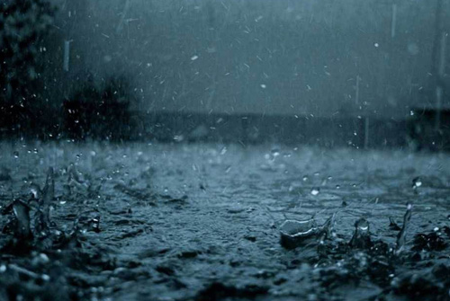 下雨的说说心情短语下雨天伤感说说心情短语句子 下雨的说说