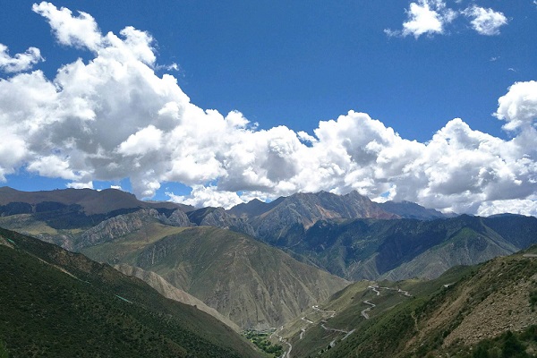 梦见高山耸立在眼前有什么征兆 梦见高山耸立在眼前好不好